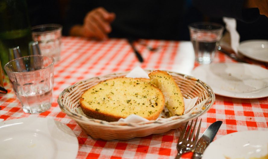 Selbstgebackenes Knoblauchbrot